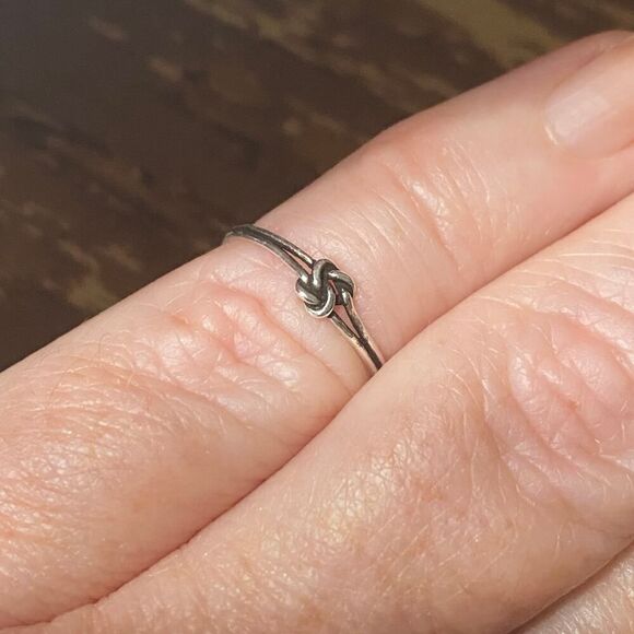 Dainty Knot Sterling Silver Toe Ring - Picture 3 of 4